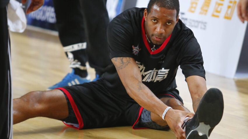 McGRADY CRITICIZES NBA CHOICE: Davis is better than Howard? No way!