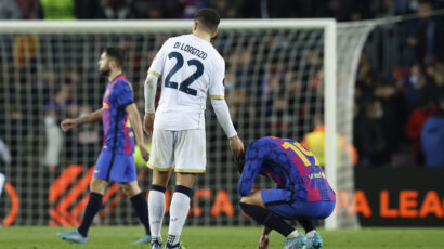 Napoli snatched the victory in Rome, but also the first place in the table