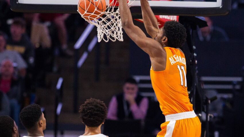 Former Miami basketball player Kyle Alexander reinforced Valencia