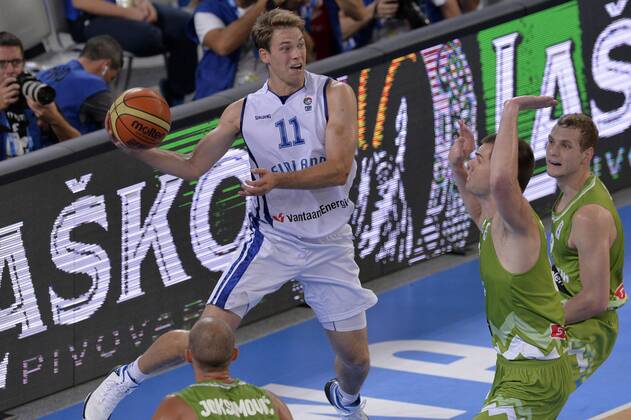KOPONEN HANGS HIS SNEAKERS: ''Basketball, thank you for everything''!