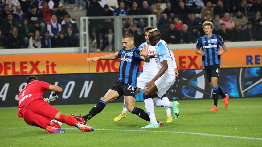 Napoli beats Atalanta for 1st place in Serie A!