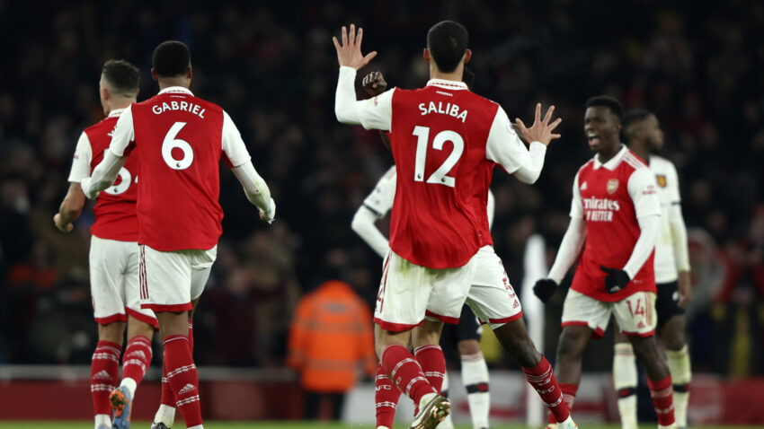 Are we looking at the Premier League of 2004? Arsenal rushes to the title, the Red Devils fall in the 90th minute