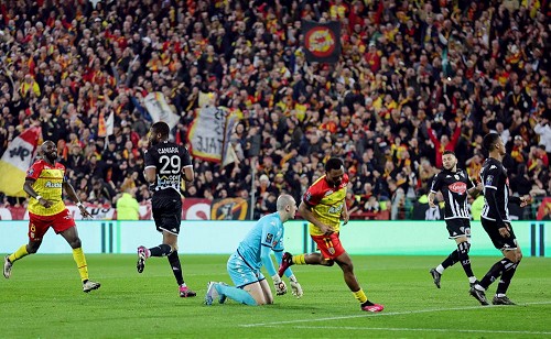 LIGUE 1: Lens remains at the very top