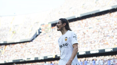 Valencia overthrew the “king” and took a step towards survival