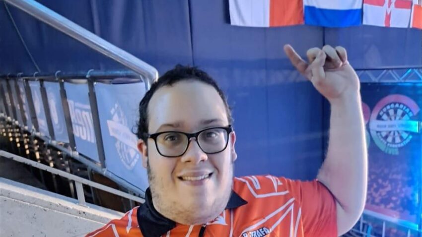Bradley Zerafa takes part in Budapest darts tournament