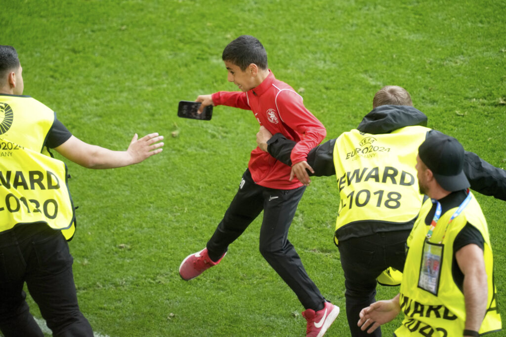 More Security Measures As Pitch 'Invasion' Trend In On The Increase. Cristiano Ronaldo Is Main Attraction. | Maltasport.mt