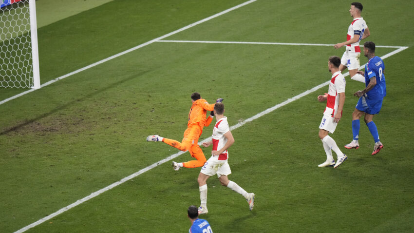 Mattia Zaccagni's goal ties the game in last minute, leading to a last-16 match with Switzerland