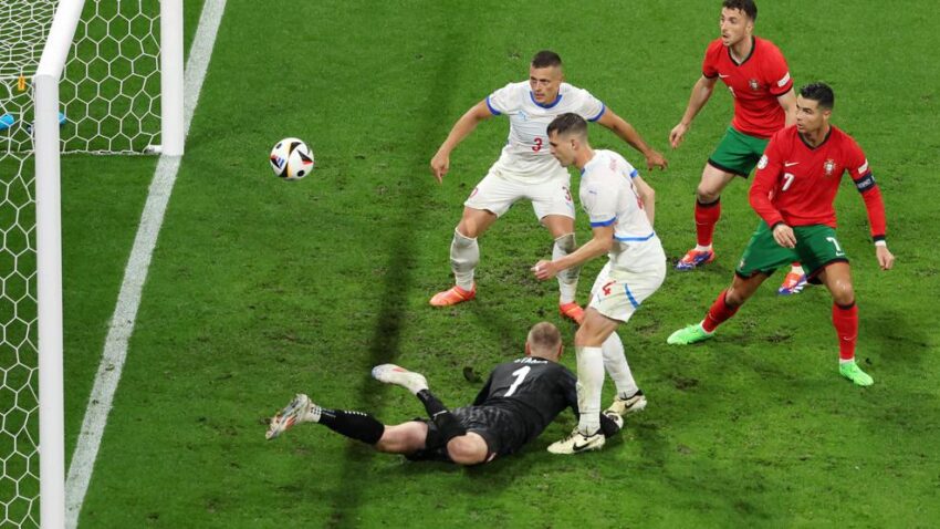 Portugal slip past brave Czechia with stoppage time goal