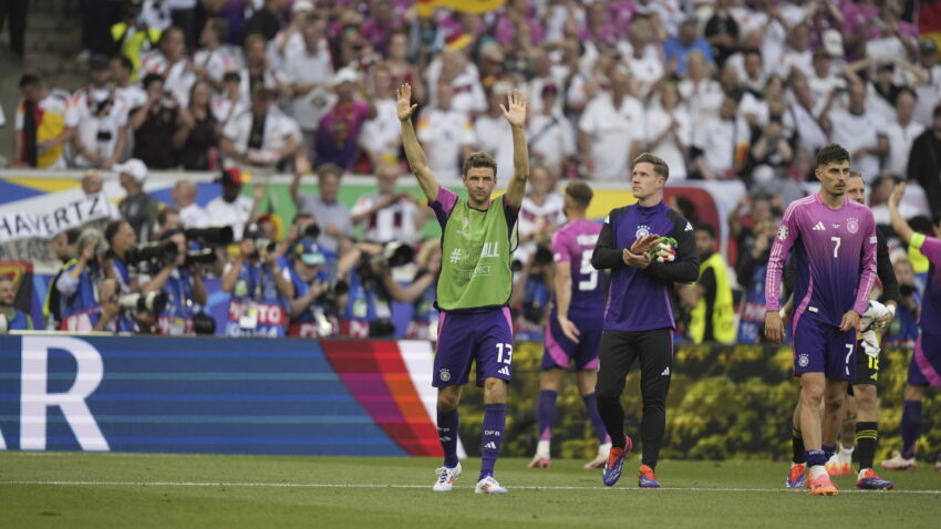 Thomas Müller retires from international football