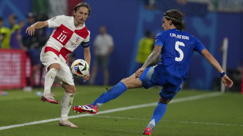 Arsenal secures the signing of Calafiori from Bologna