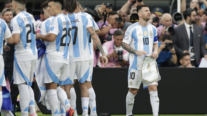 Argentina beat Canada to reach final