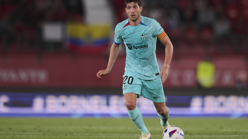 Como confirms signing of ex-Barcelona midfielder Sergi Roberto