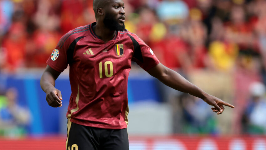 Chelsea finally accepts Napoli offer for Romelu Lukaku