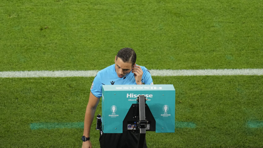 Premier League to explain VAR decisions on social media during matches