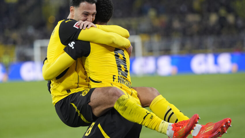 Borussia Monchengladbach to face Borussia Dortmund in top clash