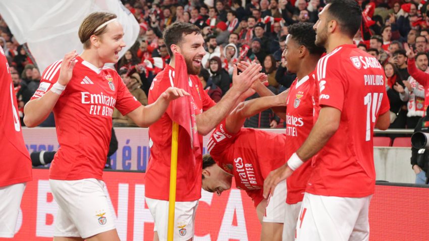 Benfica host Barcelona as they aim for qualification