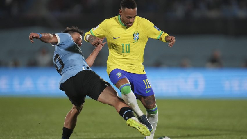 Neymar called back to the Brazil squad