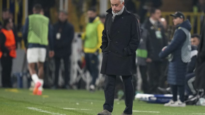 Fenerbahce face Lyon and hope to turn the tide