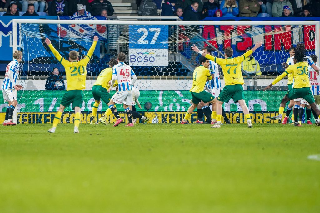 Robin Van Persie Left Fuming After 'Scandalous' Error From The Match Officials | Maltasport.mt