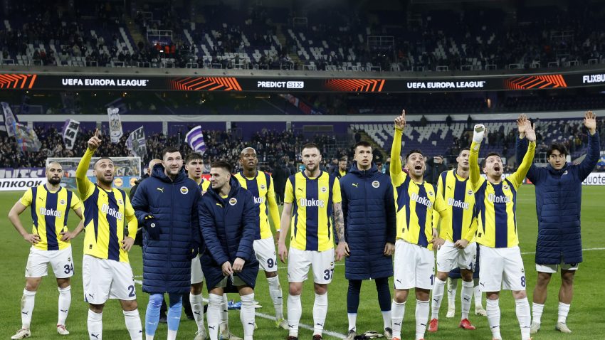 Fenerbahçe manage to scrape through to the last 16