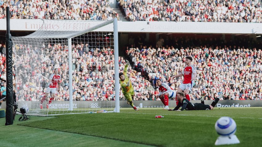 Arsenal suffer costly home defeat against West Ham as Lewis-Skelly sees red