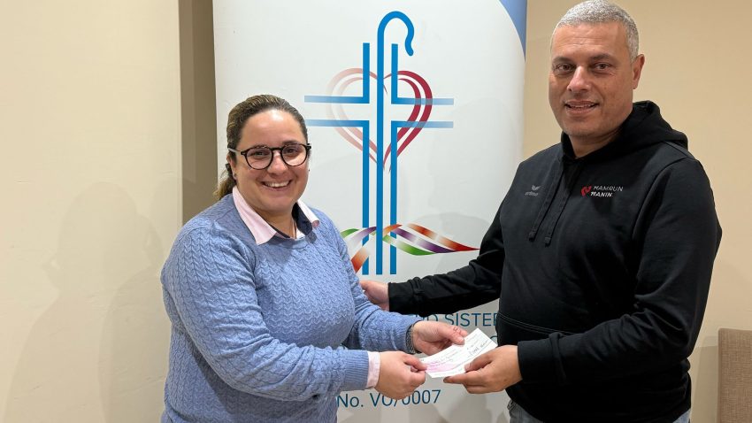 Ħamrun Ħanin supports Dar Merħba Bik with €1,000 donation
