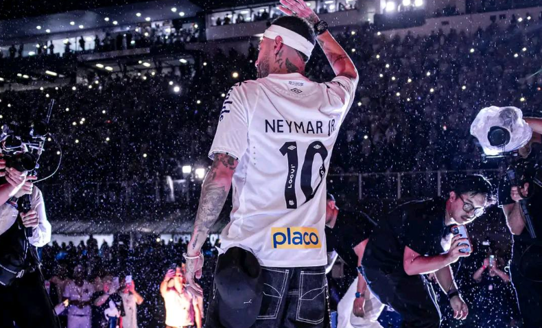 Neymar returns to boyhood club Santos: “The Prince is back”