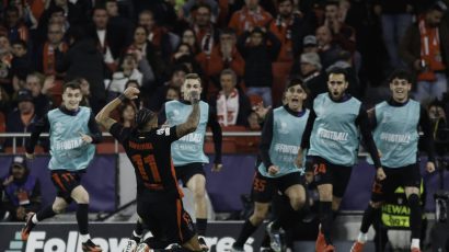 Raphina give ten-men Barcelona win against Benfica