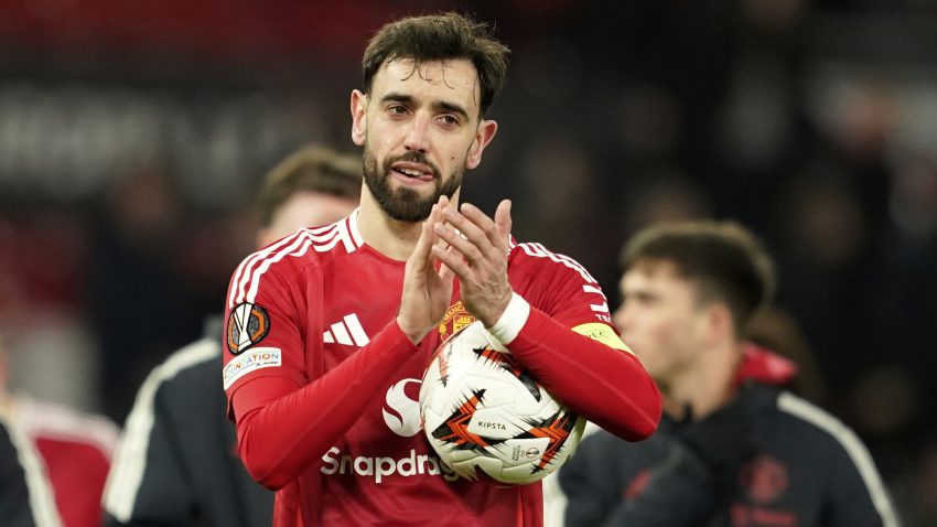 Fernandes hat-trick helps Man United reach Europa League quarter-finals