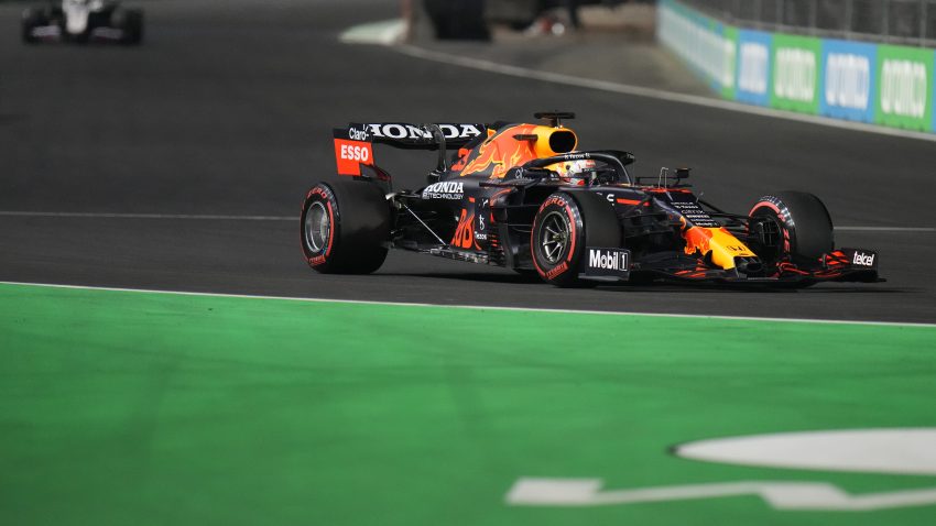 Verstappen Snatches thrilling Pole in Saudi Arabian GP Qualifying thriller