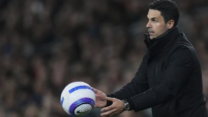 Everton stall Arsenal’s title hopes as Liverpool edge closer to glory