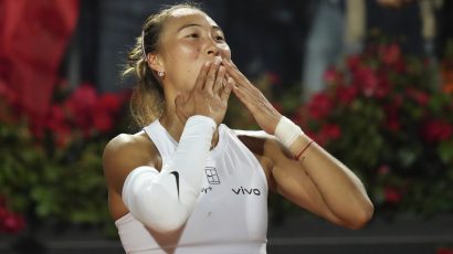 Zheng Qinwen beats Sabalenka for the first time in Rome