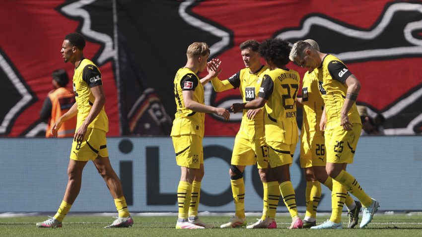 Dortmund spoil Alonso’s farewell with crucial victory