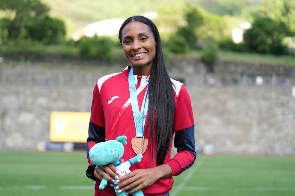 Gina Mcnamara Retains Gold In 800 Meters | Maltasport.mt