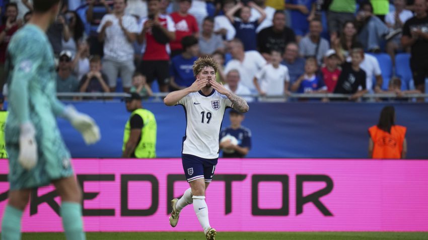 Elliott fires England into U21 Euro final with brilliant brace