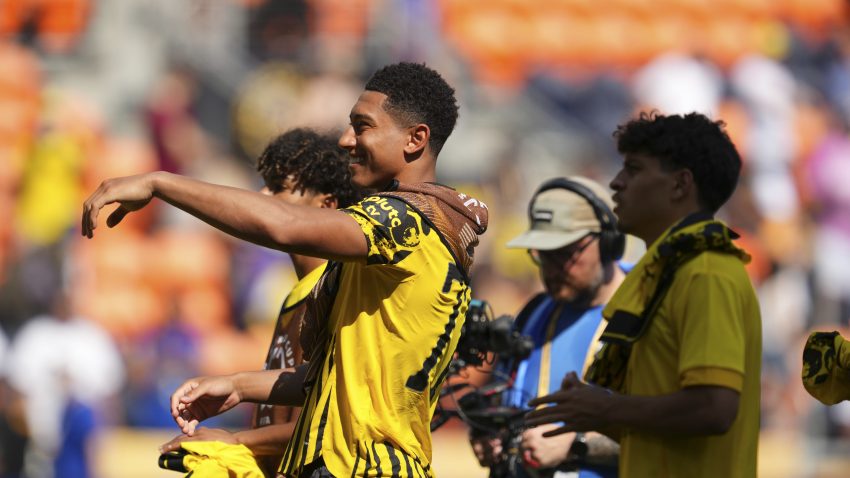 Dortmund through to knockouts after narrow win over Ulsan