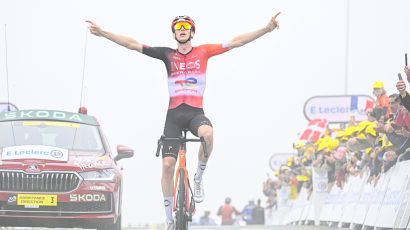 Arensman wins stage 14 as Pogacar extends Tour de France lead
