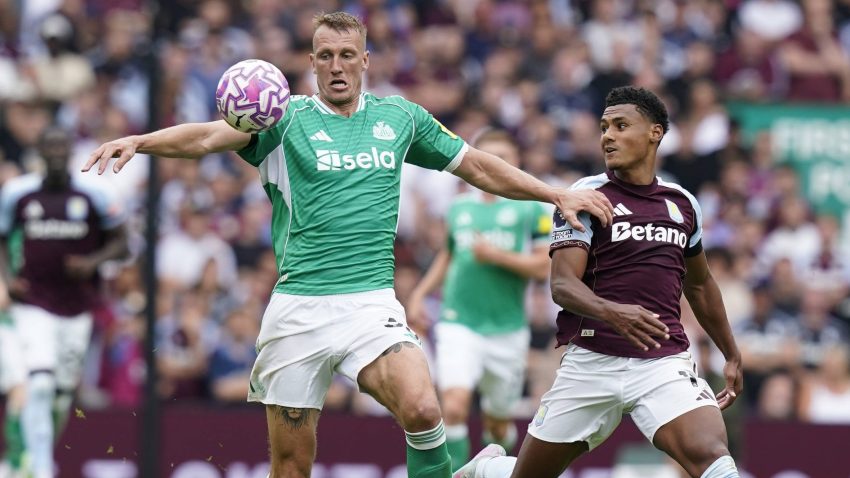 Ten-men Villa hold on for stalemate against Newcastle