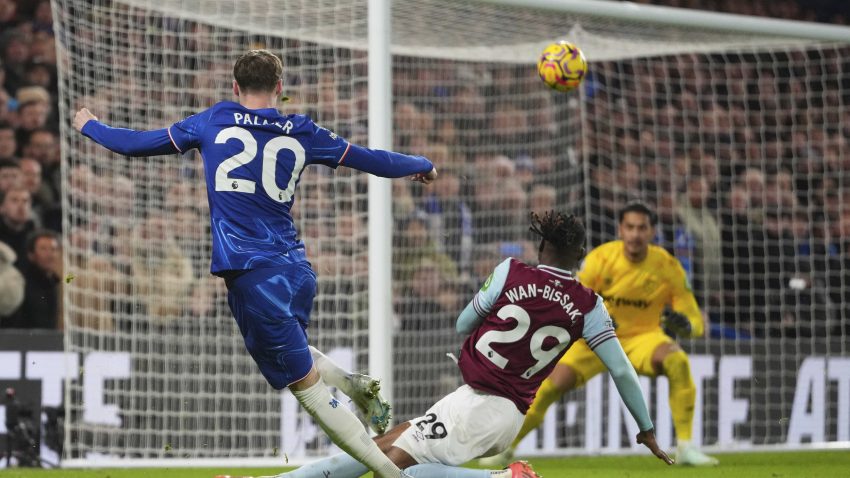 West Ham and Chelsea look for first win in London derby