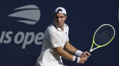 Struff stuns Rune in five to reach round three