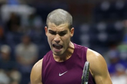 Alcaraz cuts loose to sweep past Opelka in US Open first round