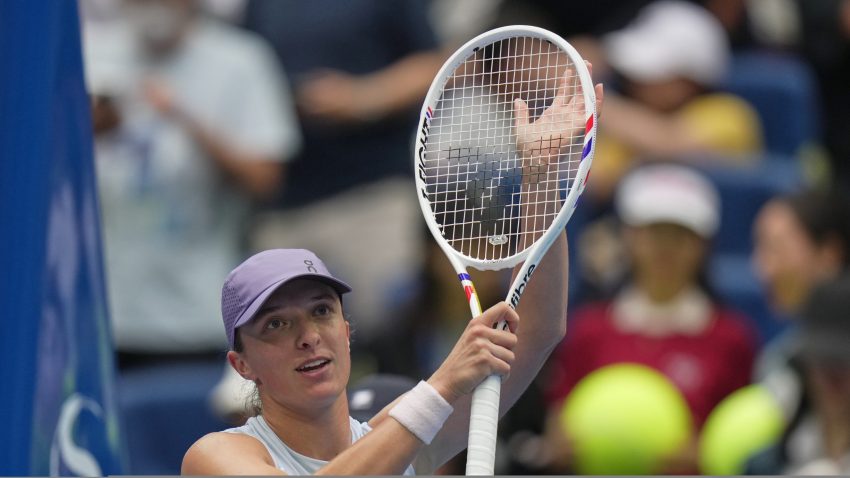 Swiatek cruises past Yuan to reach China Open third round