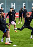 Bees seek lift as United face away test