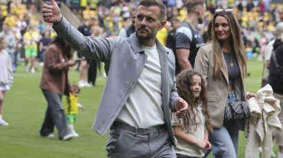 Jack Wilshere named Luton Town manager in first full time club role