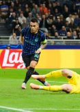 Lautaro Martínez double punishes Staněk error as Inter cruise past Slavia Prague