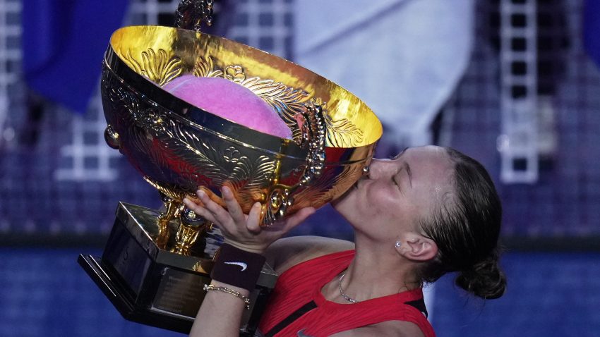 Anisimova beats Noskova to win China Open and claim second title of the season