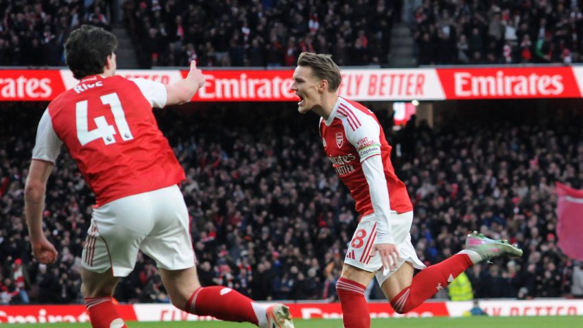 Arsenal edge Brighton to reclaim Premier League top spot