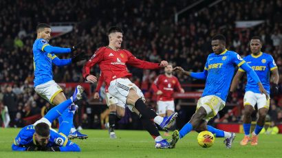 Manchester United held as Wolves end losing run