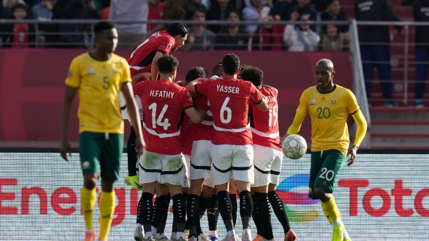 Salah strikes from the spot as 10 man Egypt edge South Africa