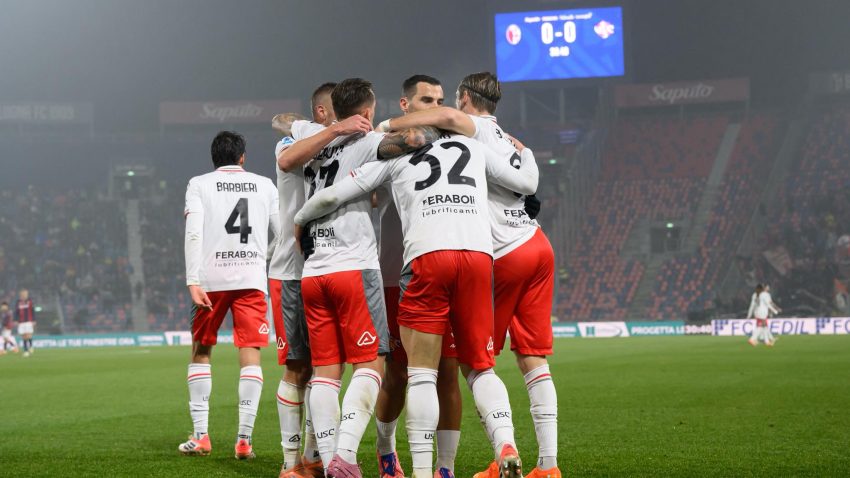 Vardy brace breaks Bologna’s long unbeaten streak